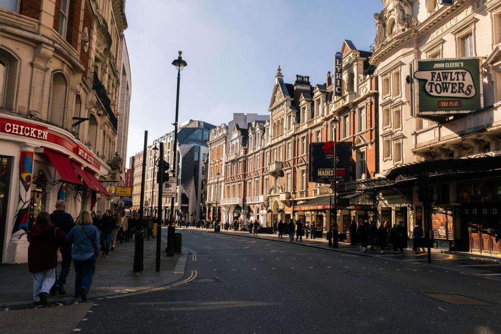 Viajar a Inglaterra: una guía práctica para brasileños.